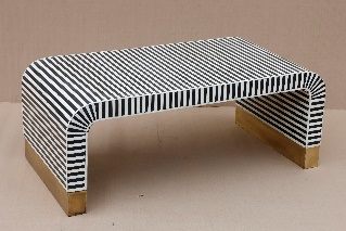 Mesa de centro con incrustaciones de hueso