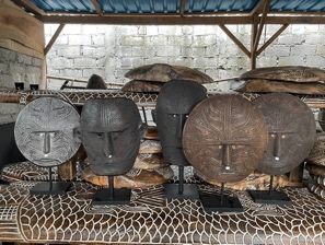 Máscara negra Klau con base