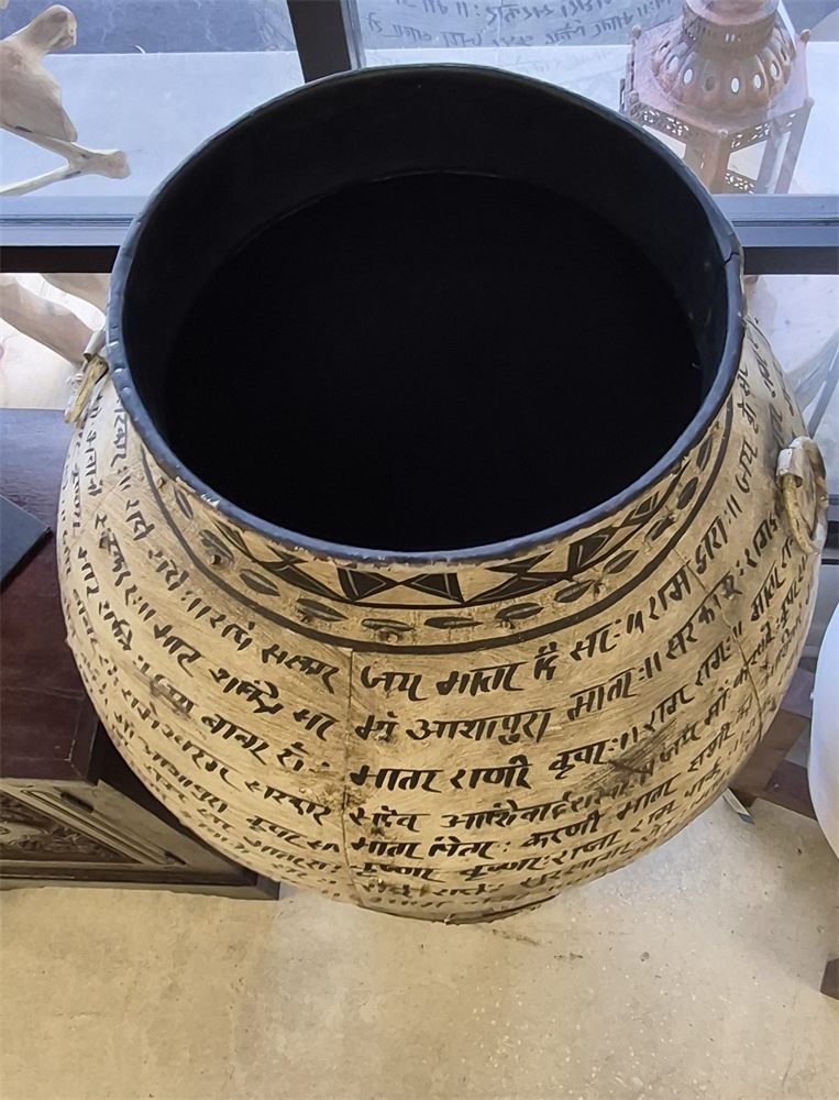 Iron Pot - Top