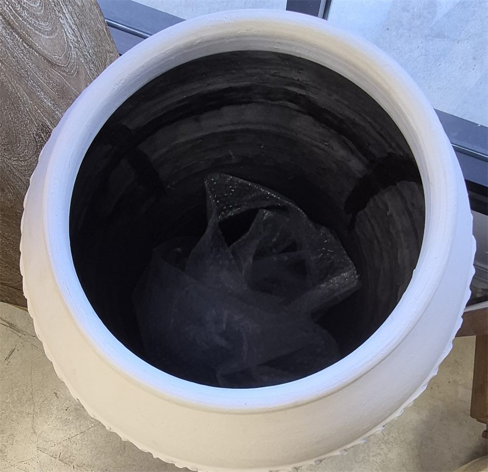 Pot with Stand - Top