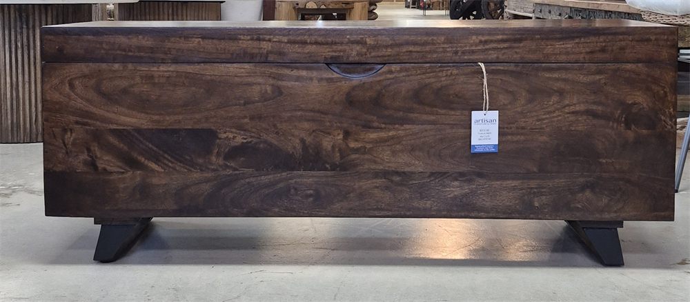 Trunk on Stand - Front